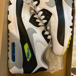 Nike Airmax 90 Size 8 Women/6Youth